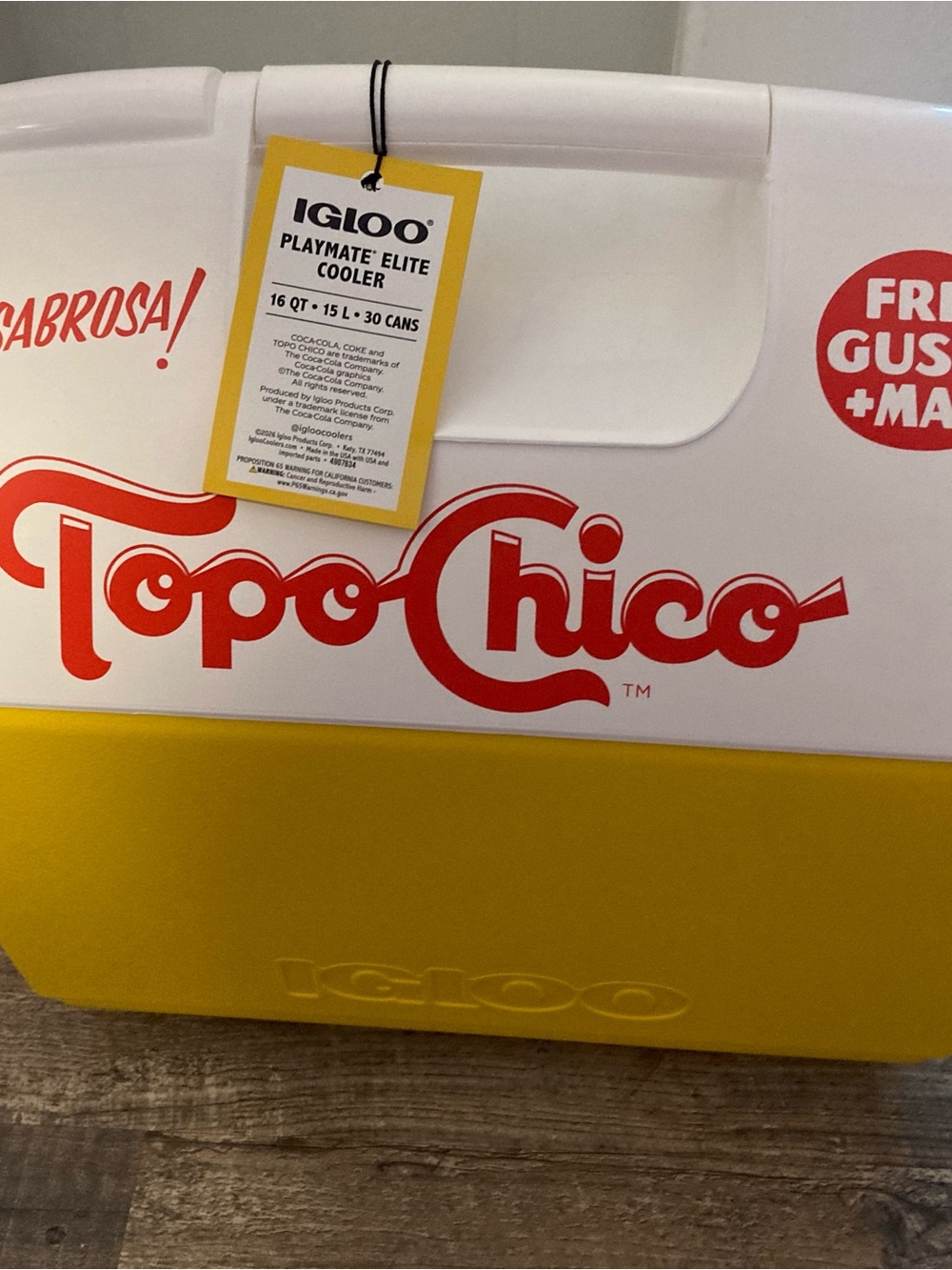 Igloo 16qt Two-Tone Cooler with Red Topo Chico Logo